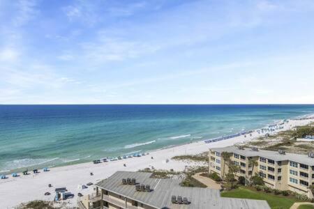 The Scallop By Brightwild-Beachfront Condo Destin Bagian luar foto