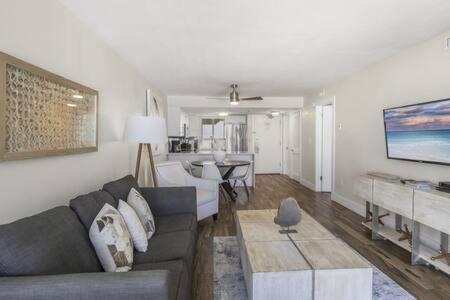 The Scallop By Brightwild-Beachfront Condo Destin Bagian luar foto
