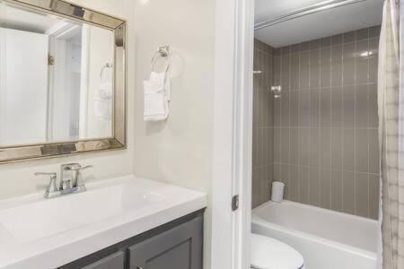 The Scallop By Brightwild-Beachfront Condo Destin Bagian luar foto