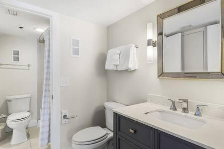 The Scallop By Brightwild-Beachfront Condo Destin Bagian luar foto