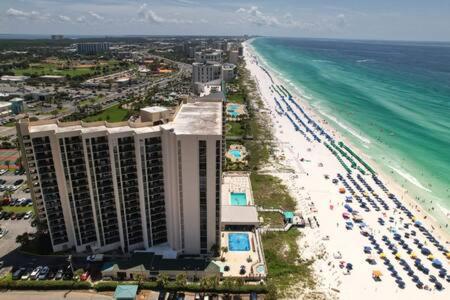 The Scallop By Brightwild-Beachfront Condo Destin Bagian luar foto