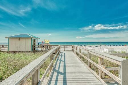 The Scallop By Brightwild-Beachfront Condo Destin Bagian luar foto